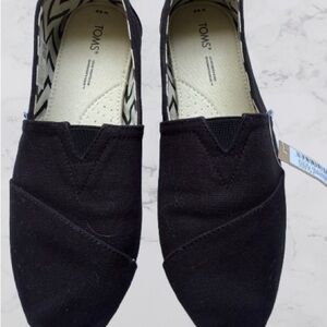 New TOMS women’s Black Slip-On Shoes